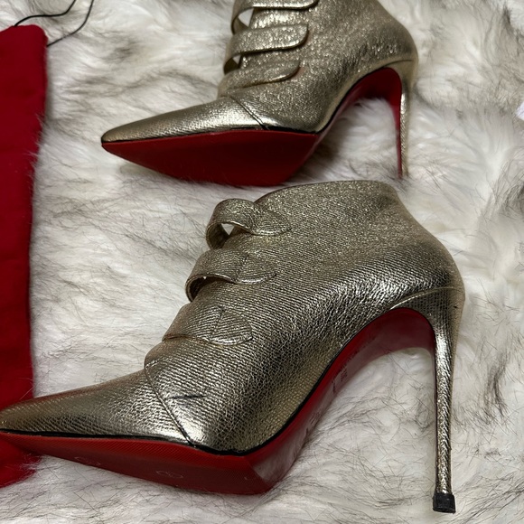 ❌SOLD❌ 38.5 Gold Louboutin booties - Picture 4 of 6